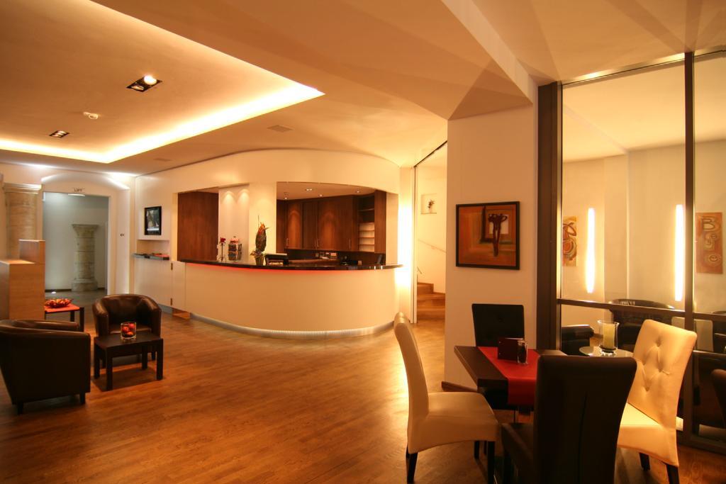 Altstadthotel Arch Hotel